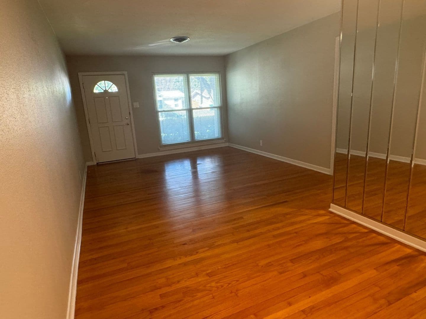 San Antonio House: 322 Shropshire Dr