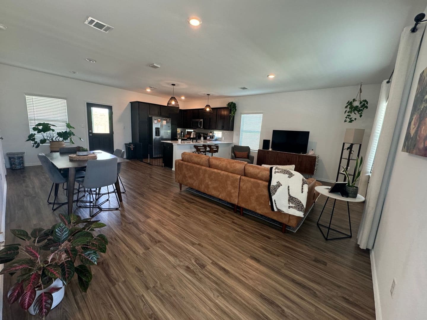 Leander House: 1413 Linwood St