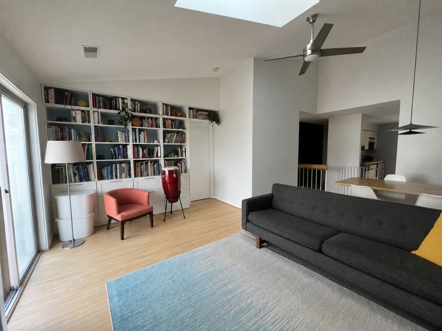 Washington Condo: 54 Hawthorne Ct NE