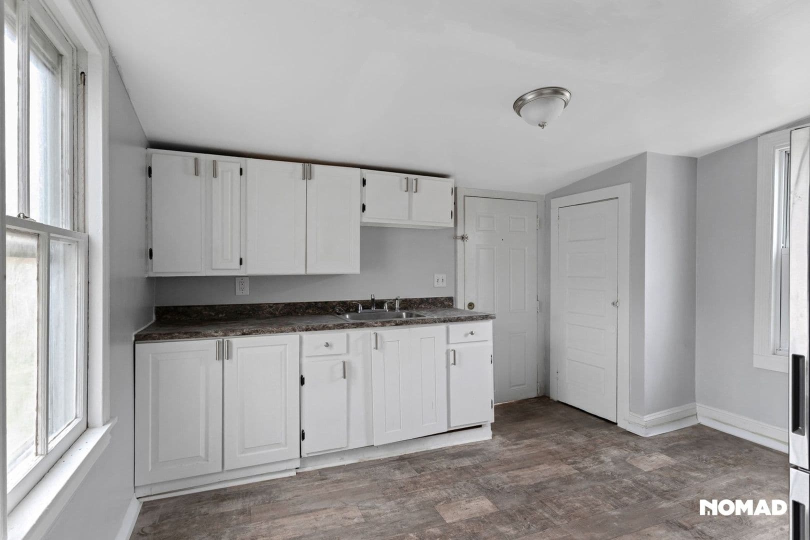 Salem Townhome: 380 E Broadway
