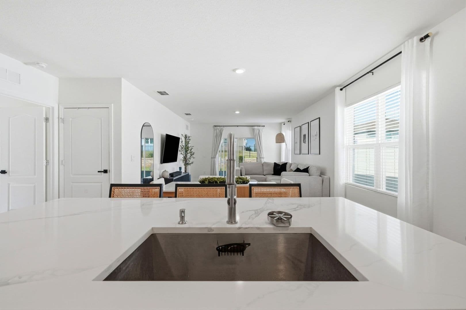 Leesburg House: 30309 Armenia Rd
