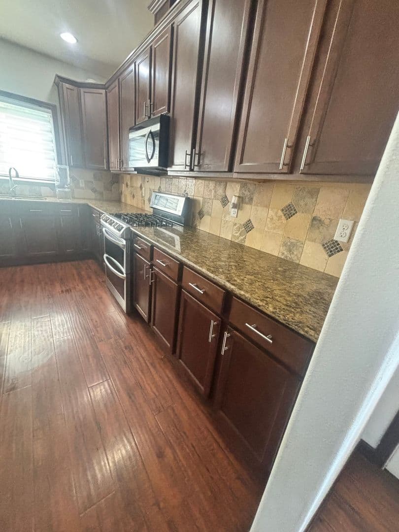 Graham House: 9202 198 St Ct E