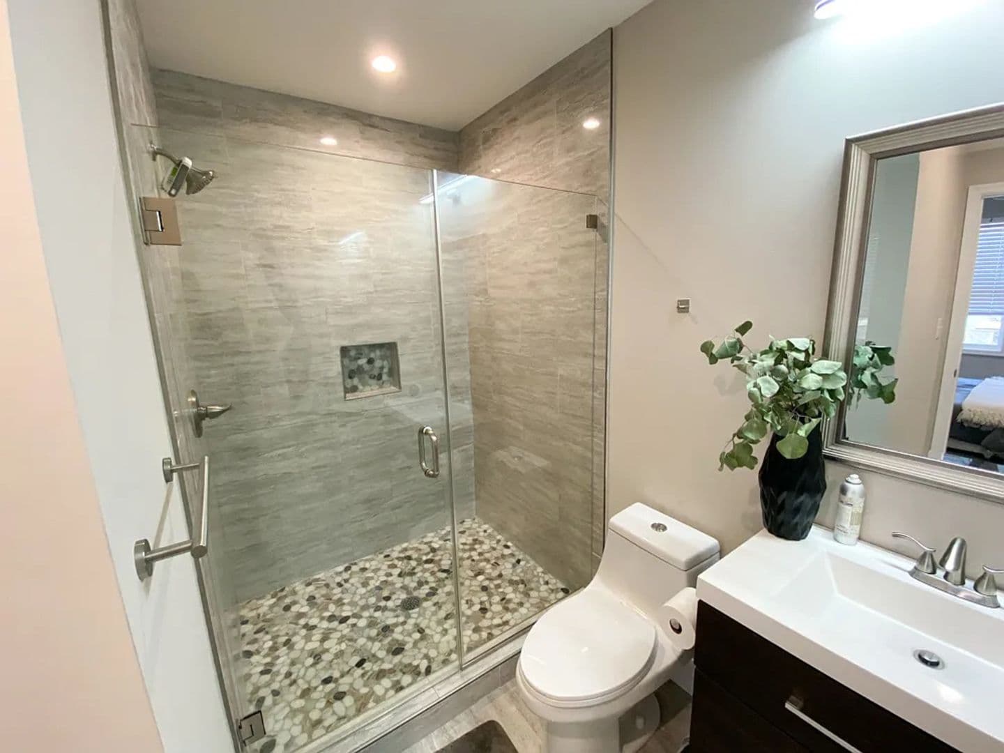 Washington House: 3220 9th Pl Se