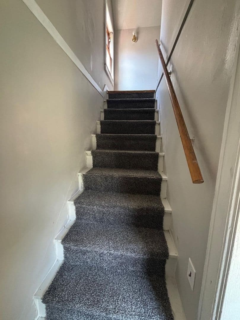 Lansing House: 1216 W Mount Hope Ave