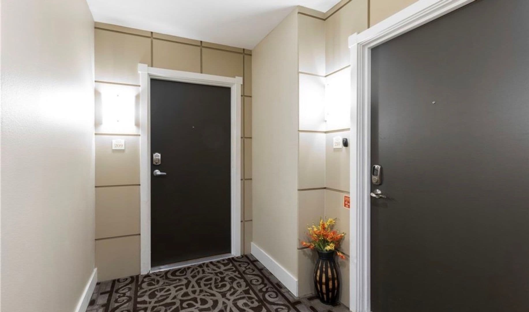 Kirkland Condo: 220 1st St