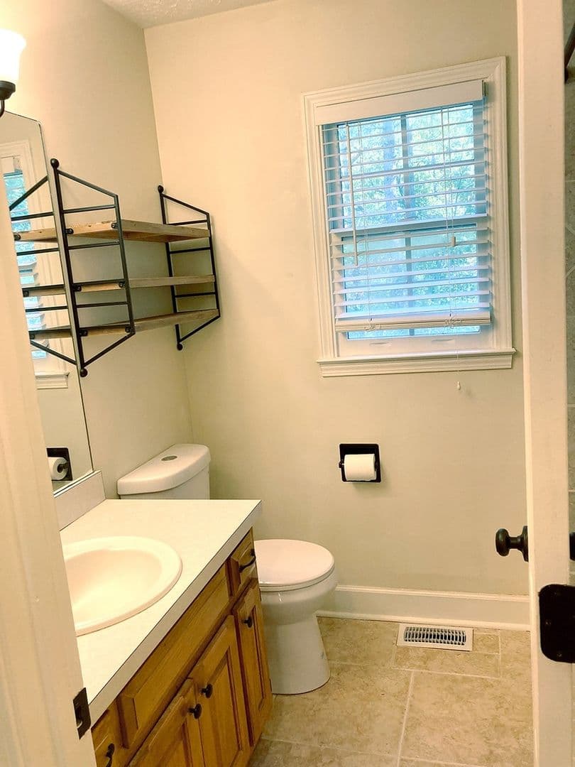 Villa Rica House: 1370 Fernwood Ct