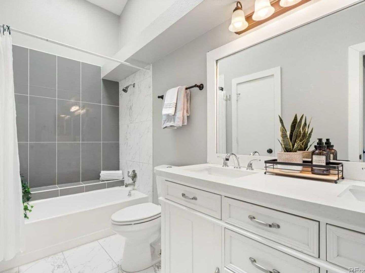Lakewood Townhome: 1867 Newland Ct