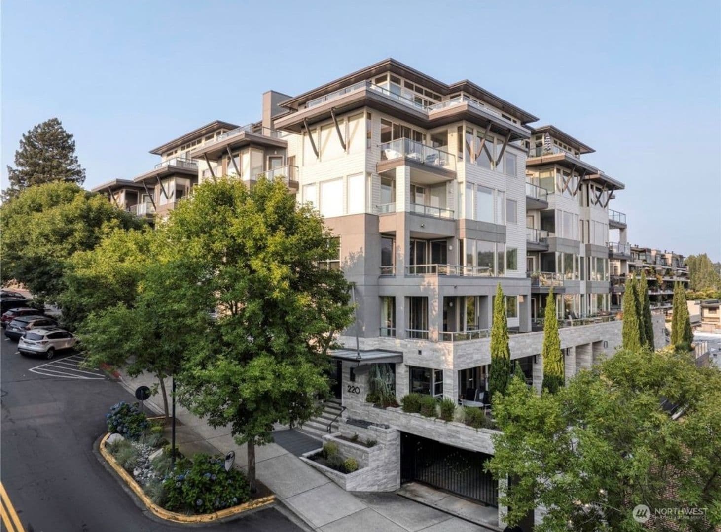 Kirkland Condo: 220 1st St
