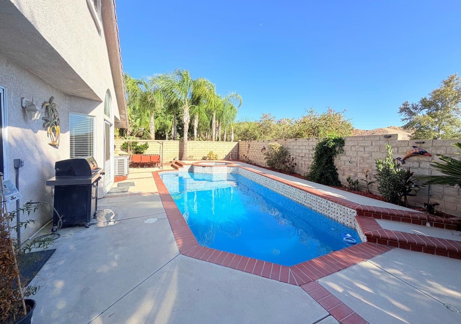 Santa Clarita House: 20350 Calhaven Dr