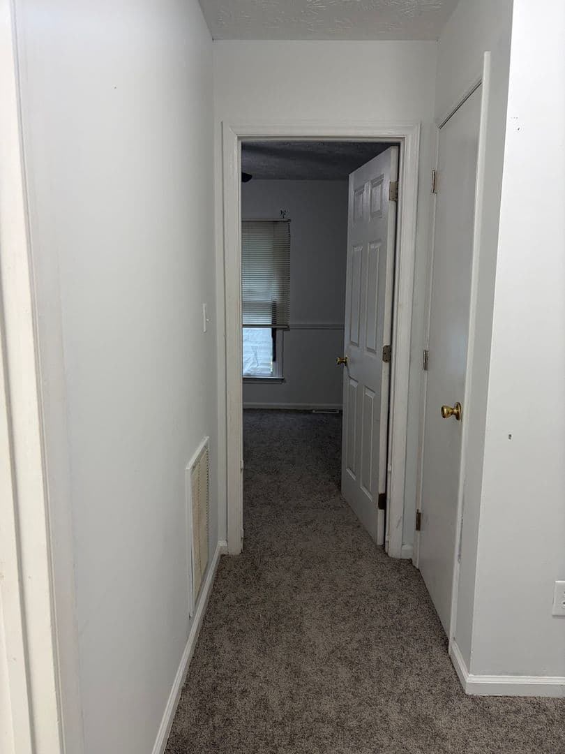 Fayetteville House: 3323 Scotty Hill Rd