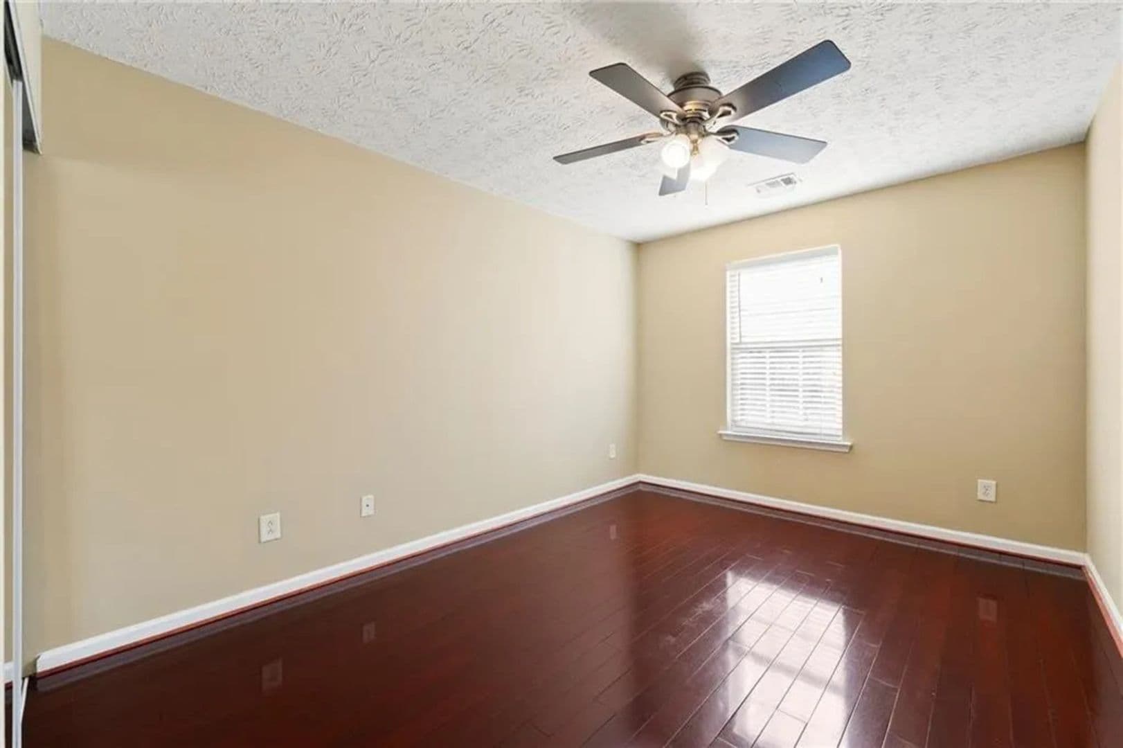 Cumming House: 5125 Sky Ridge Way
