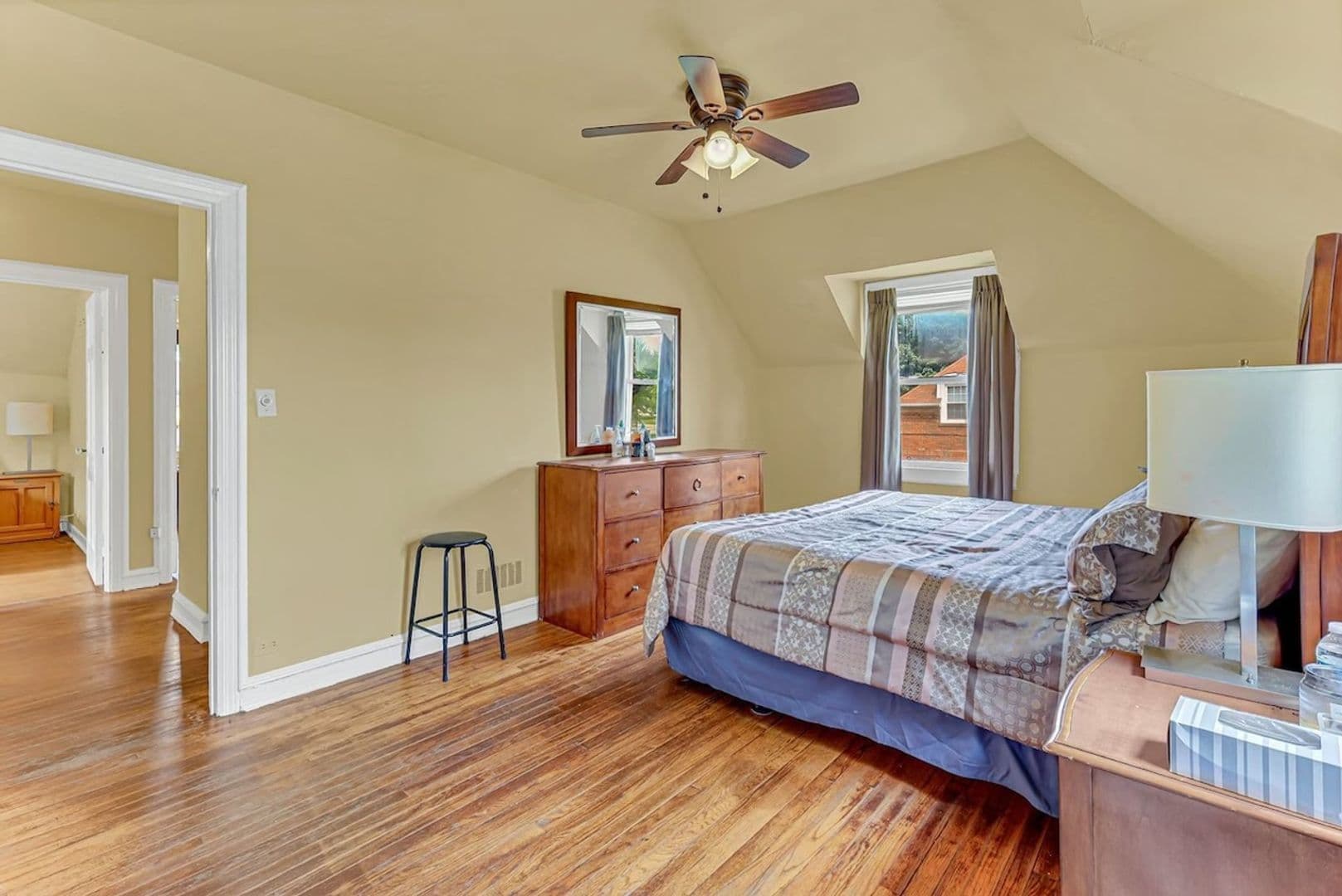 Chicago House: 7450 S Euclid Pkwy
