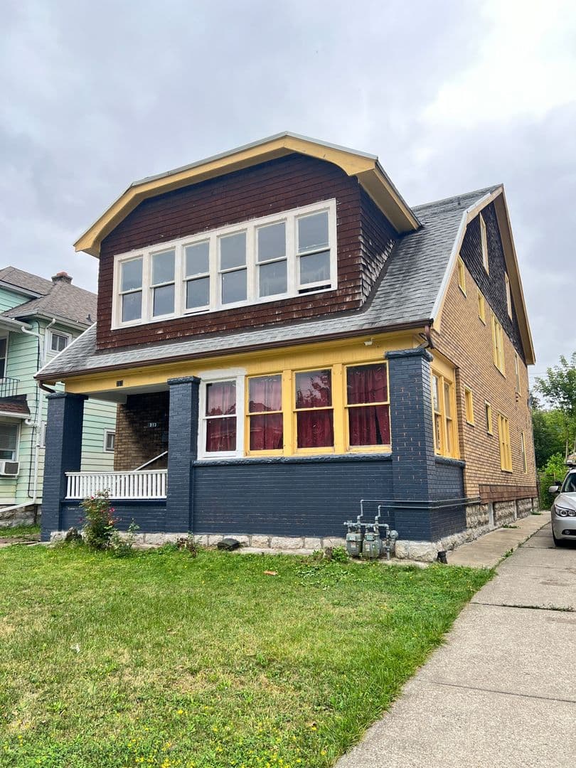 Buffalo Townhome: 313 Lasalle Ave