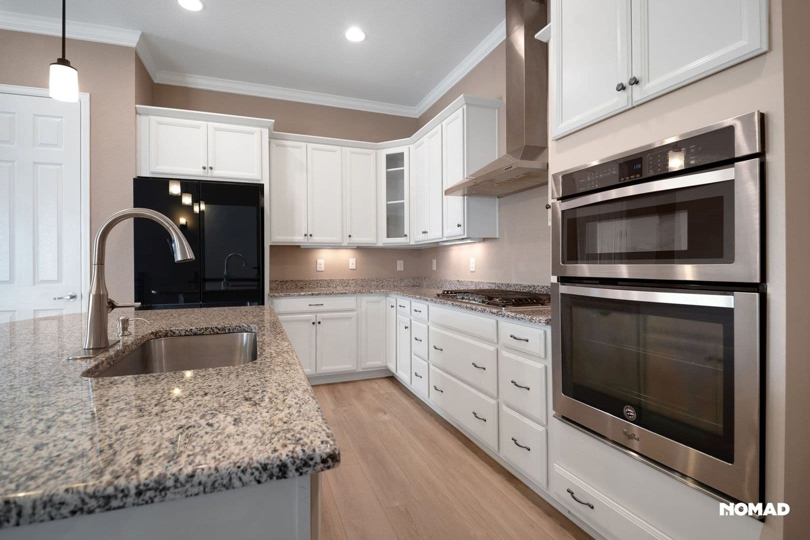Aurora House: 26926 E Davies Pl