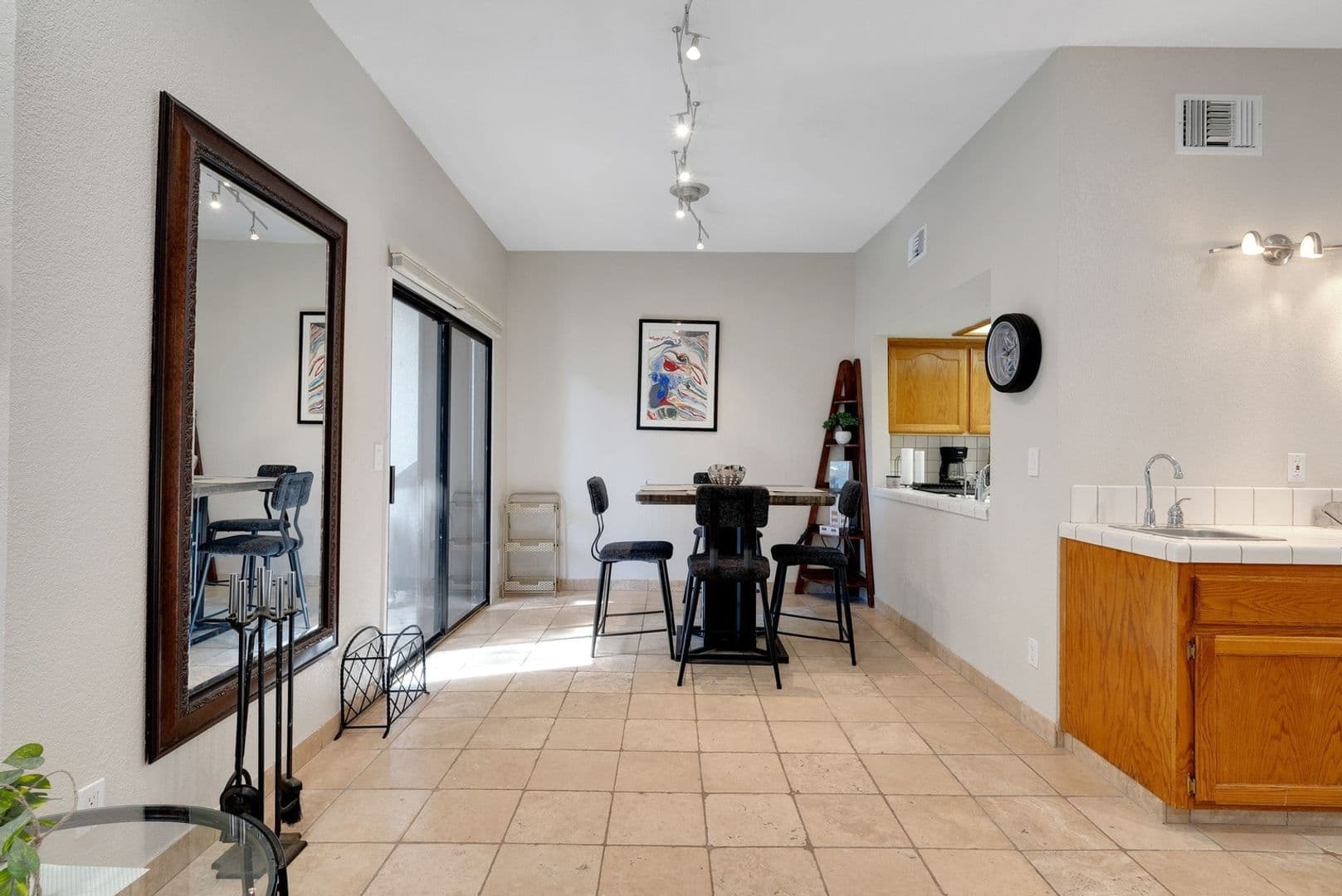 Bakersfield Townhome: 14500 Las Palmas Dr