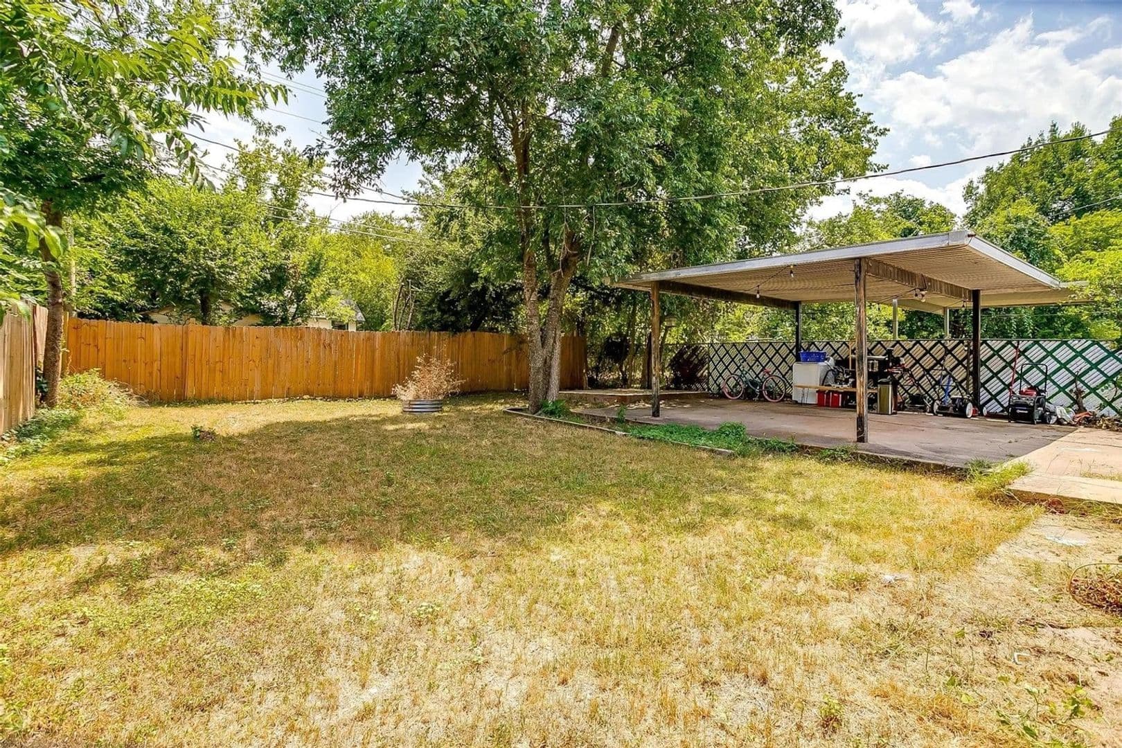 Fort Worth House: 1044 E Ramsey Ave