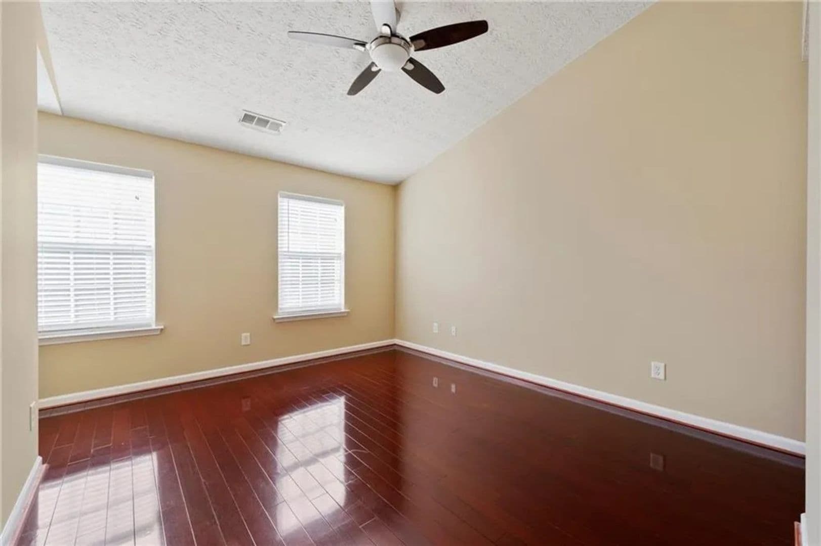 Cumming House: 5125 Sky Ridge Way