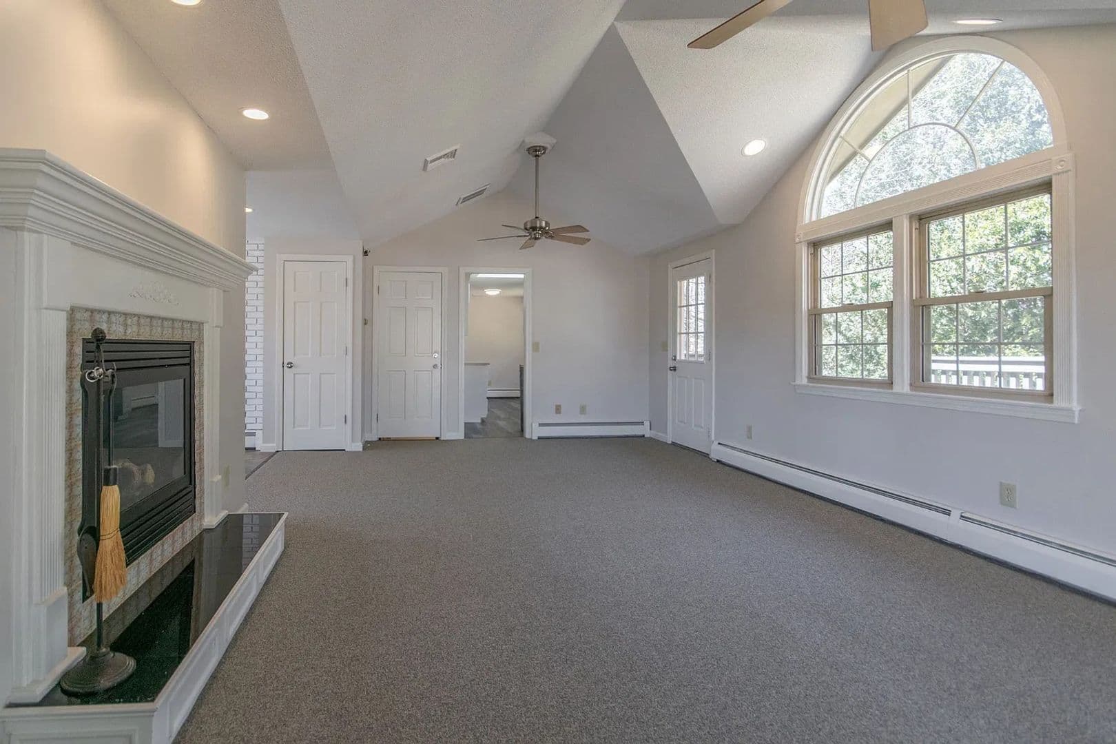 East Longmeadow House: 8 Ainslie Dr