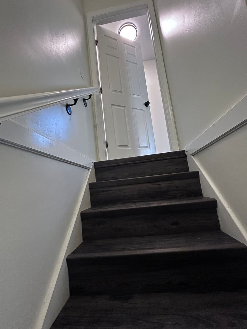 Columbia House: 3700 Cairnbrook Ct