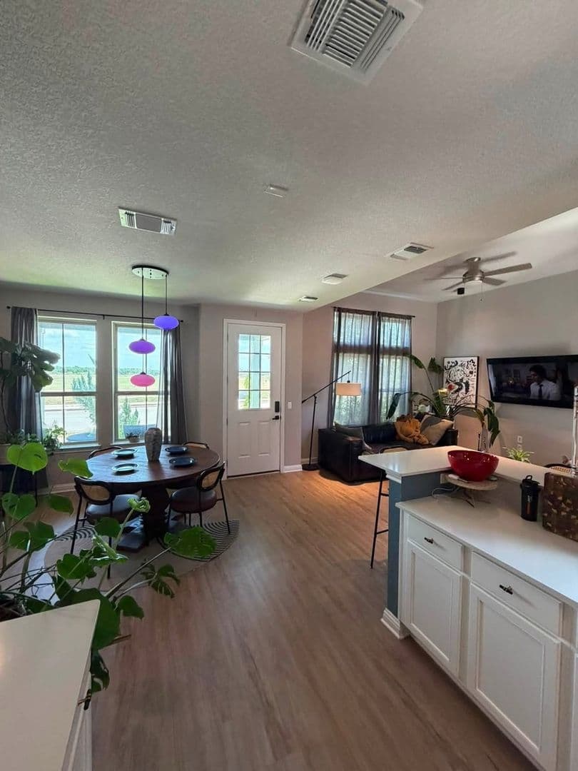 Austin House: 7403 Lauper Dr