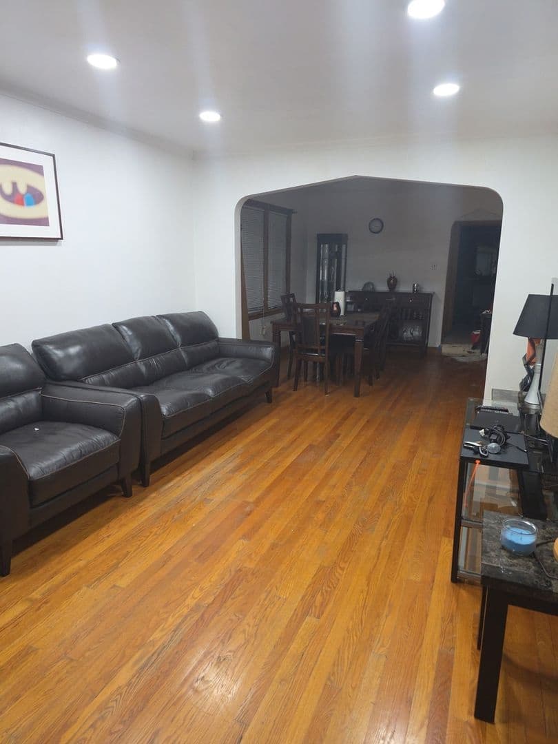 Chicago House: 9024 S Utica Ave