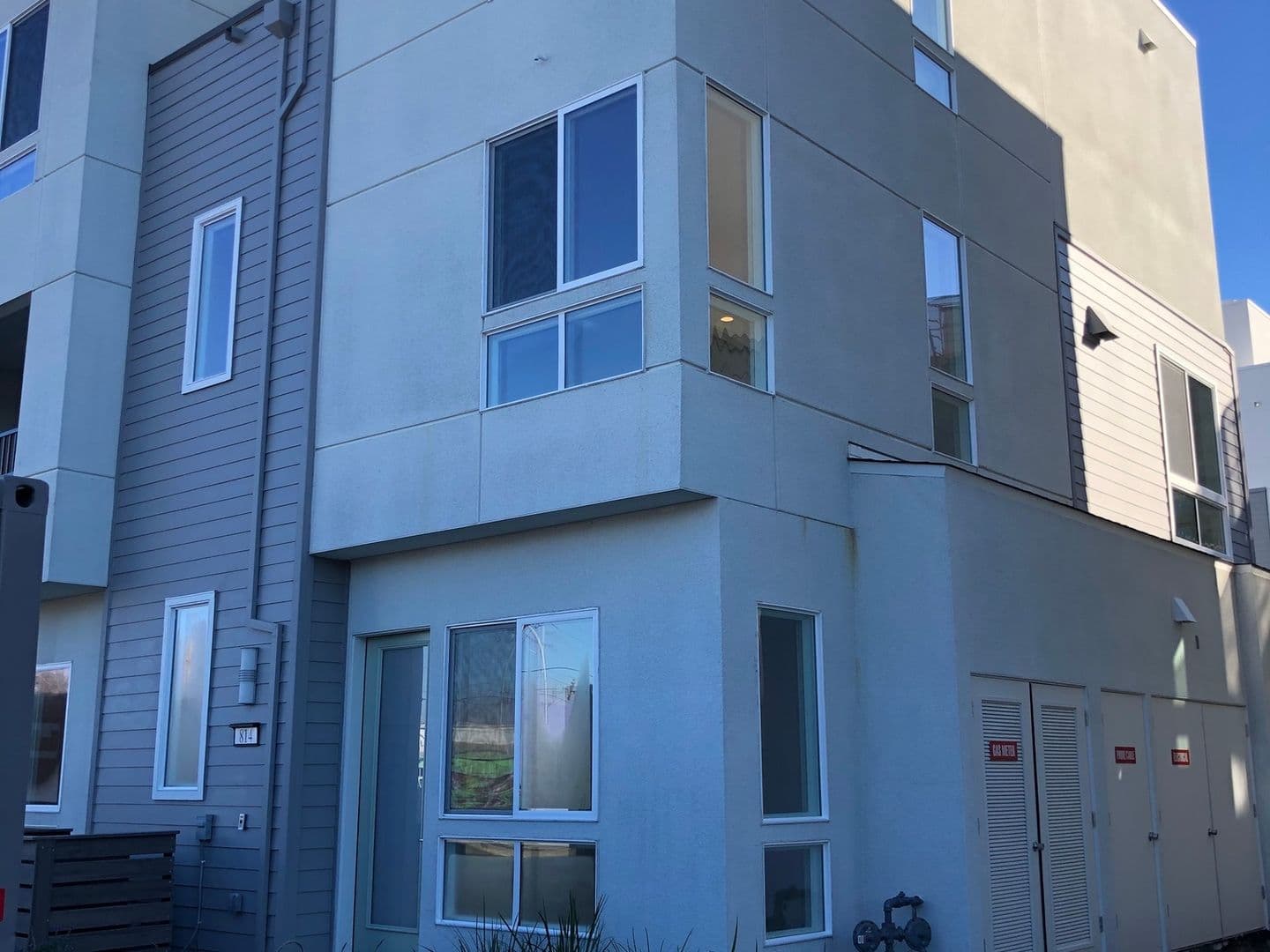 Richmond Condo: 814 Marina Way S
