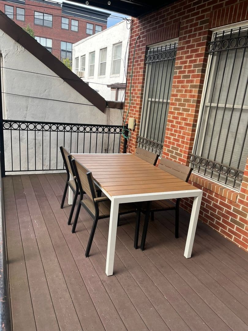 Washington Condo: 2132 11th St NW