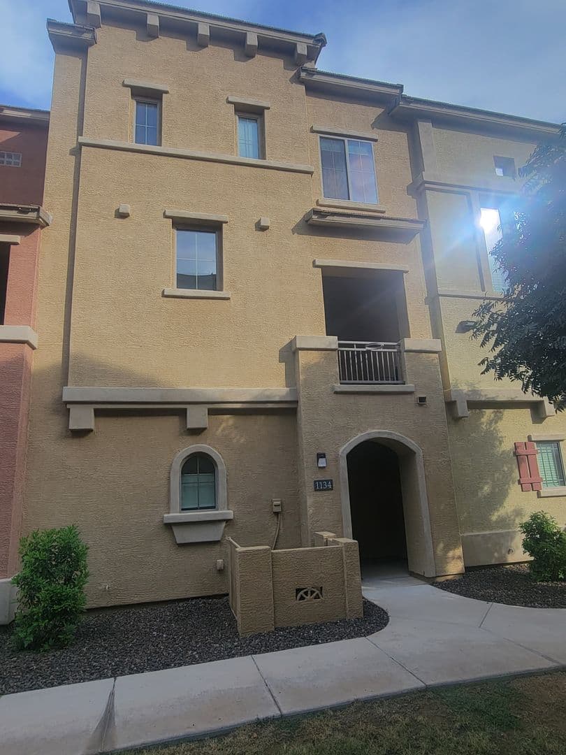 Chandler House: 900 S. 94th st #1134