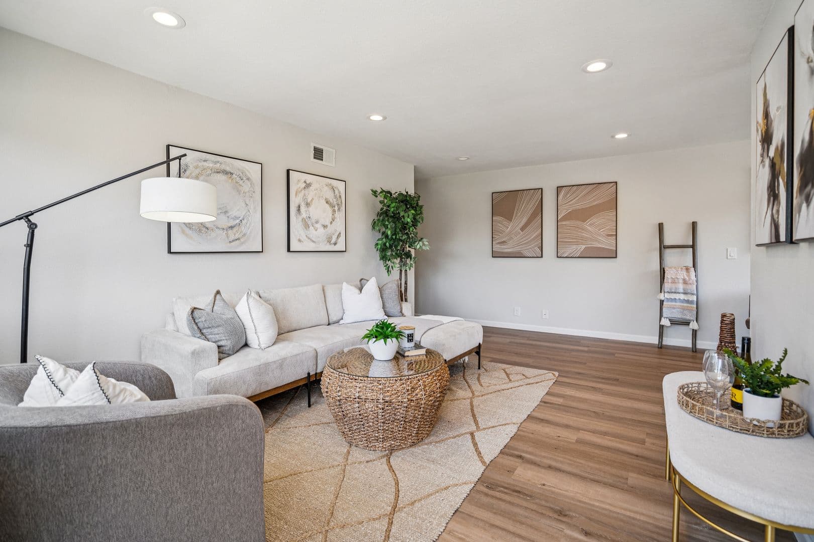 Union City House: 2297 Medallion Drive #4