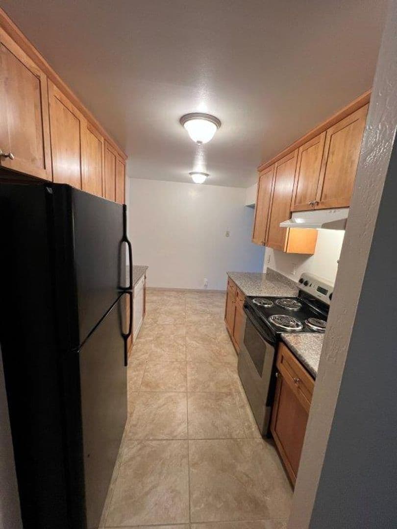 San Leandro Apartment: 1584 164th Ave