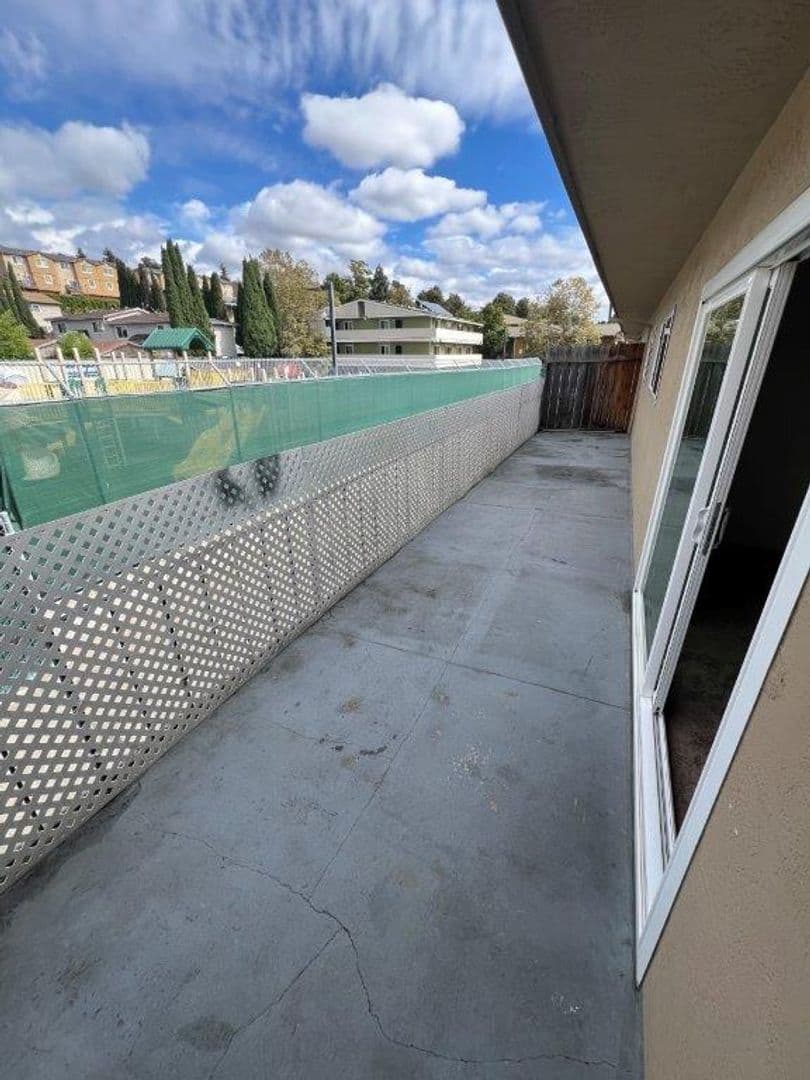 San Leandro Apartment: 1584 164th Ave