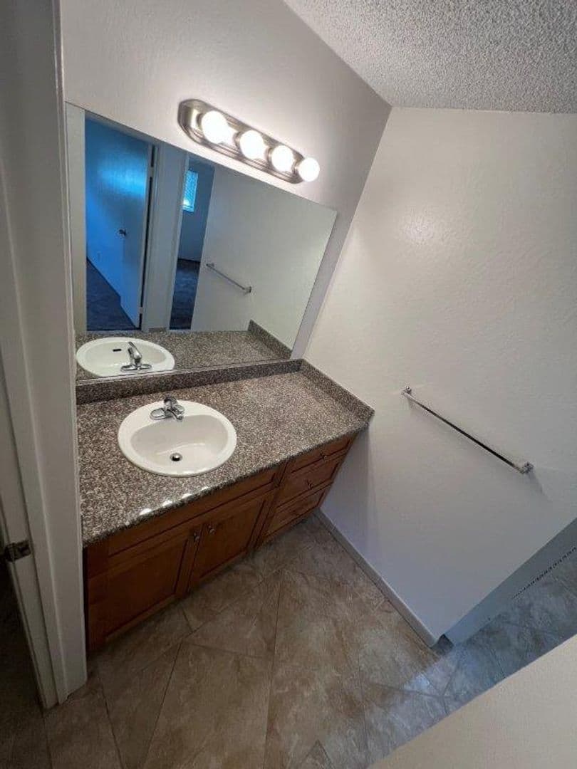 San Leandro Apartment: 1584 164th Ave