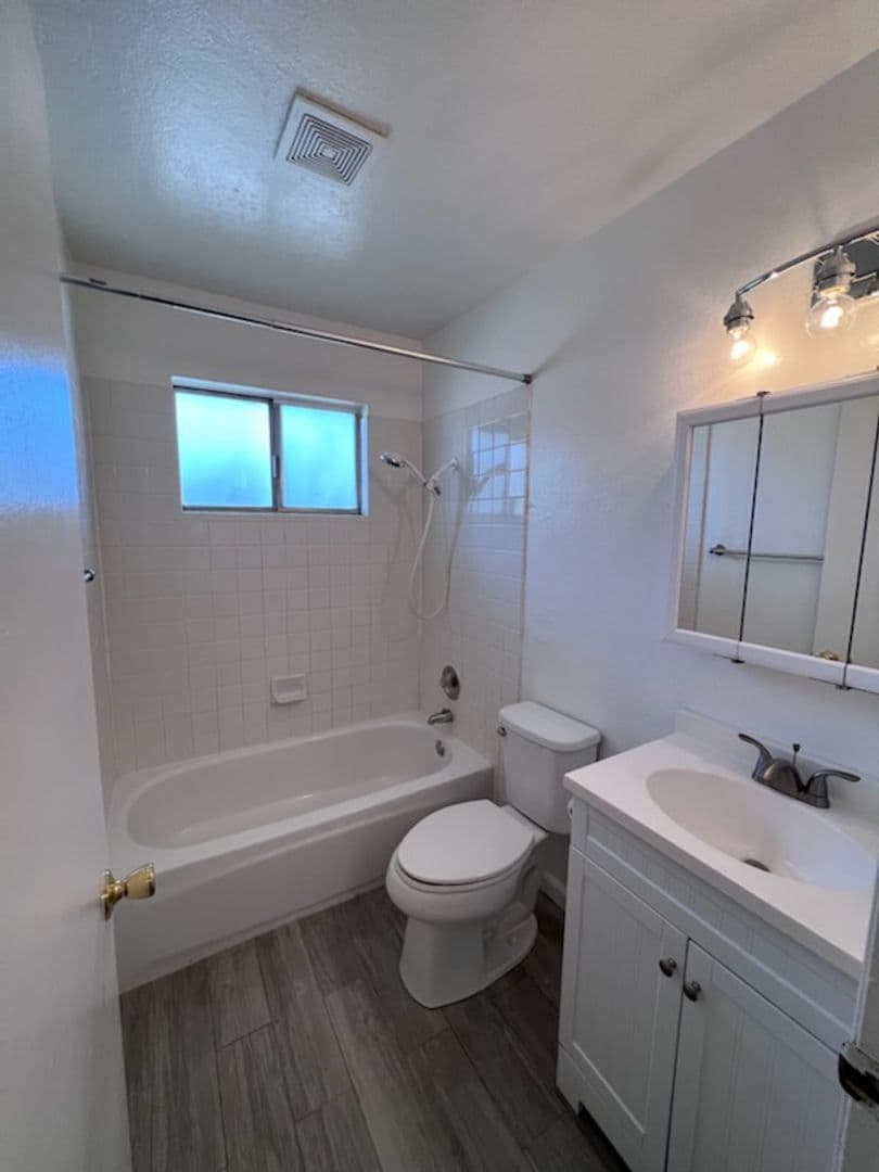 Union City House: 2297 Medallion Drive #4