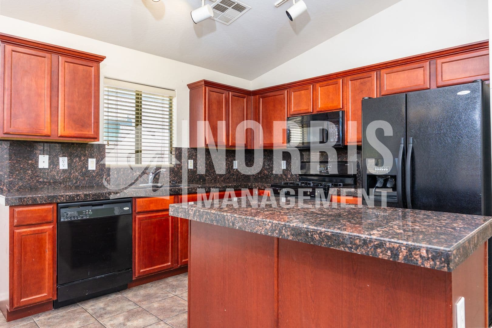 Maricopa House: 45679 W Tulip Ln