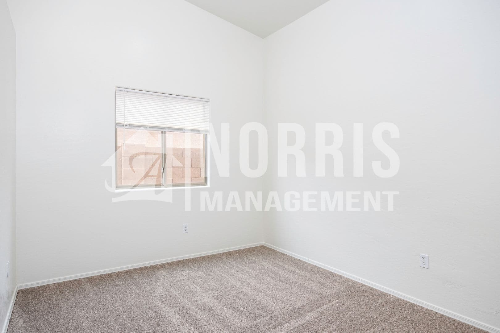 Casa Grande House: 1033 W Nina Dr