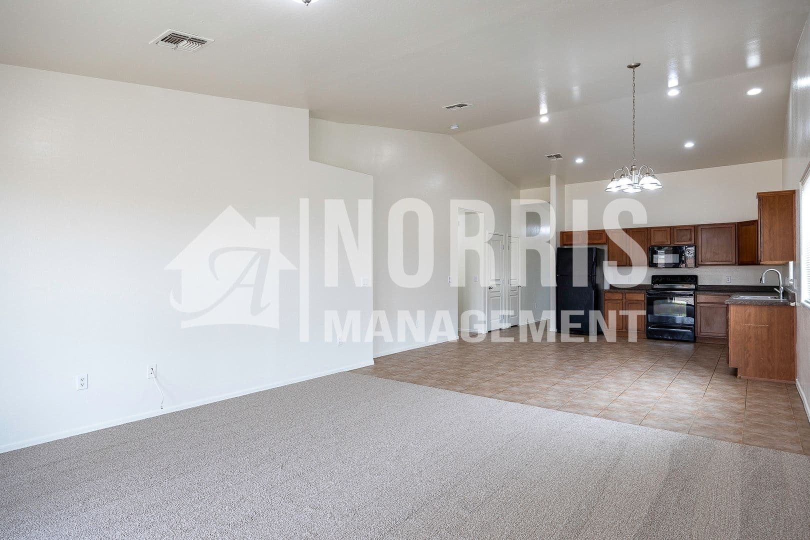 Casa Grande House: 1033 W Nina Dr
