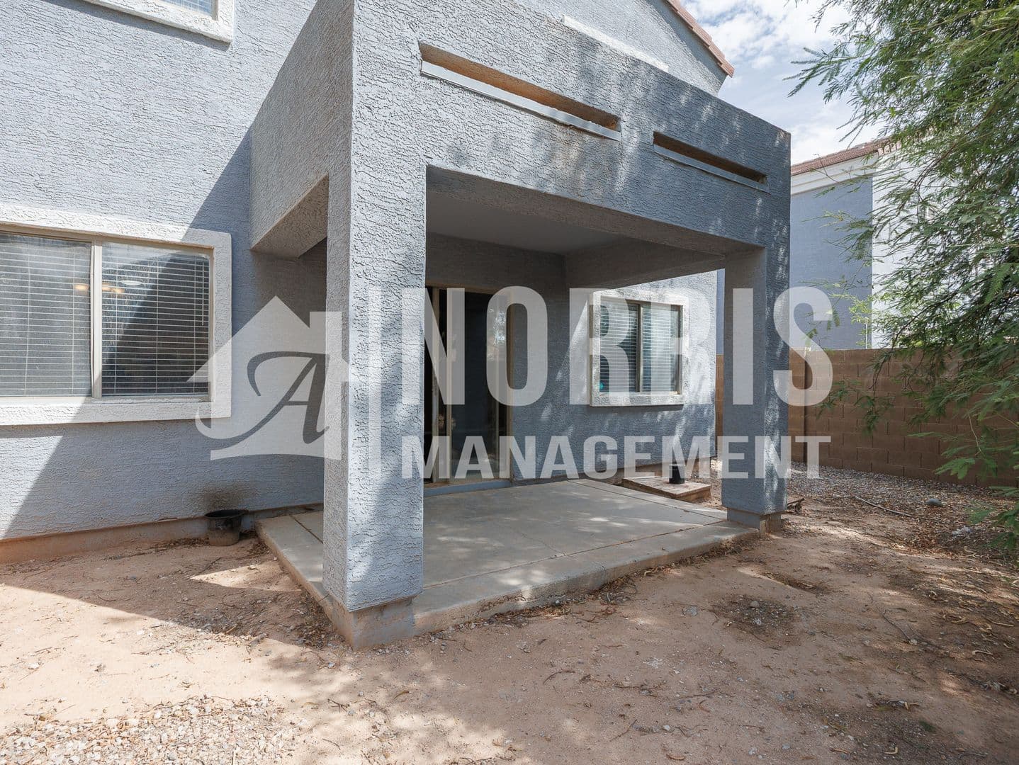 Coolidge House: 2143 W Broadway Ave