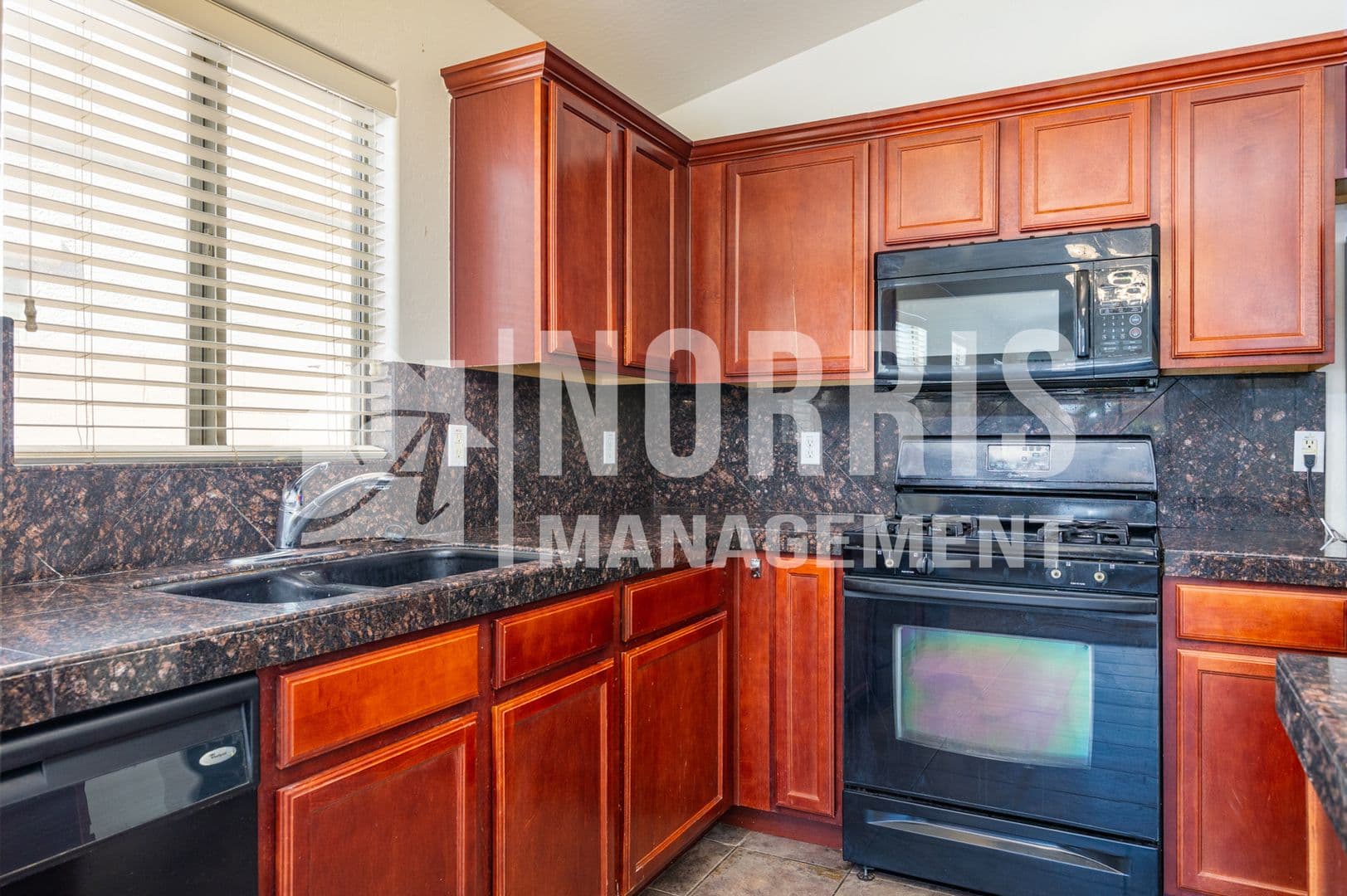 Maricopa House: 45679 W Tulip Ln