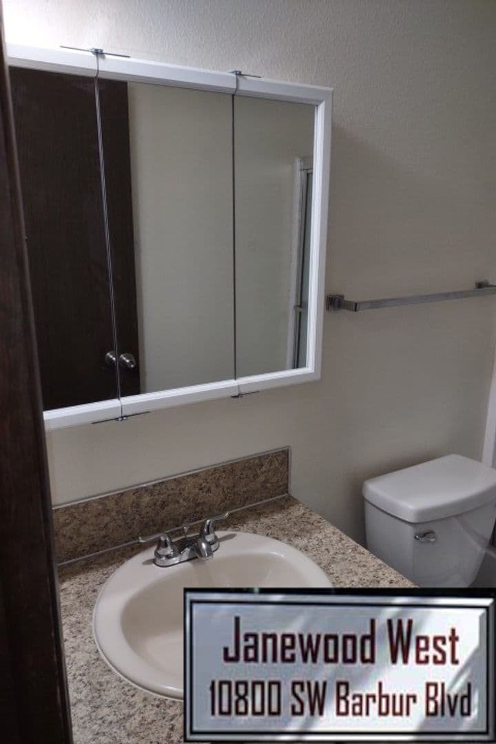PORTLAND Apartment: 10800 SW BARBUR BLVD