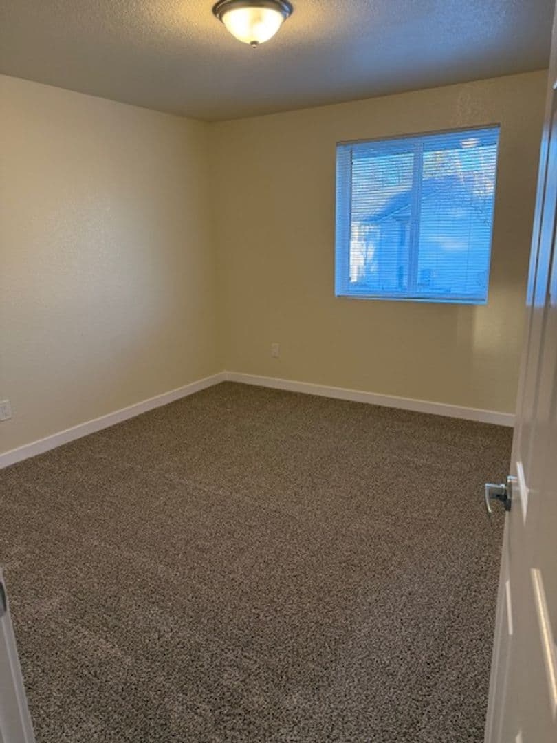 SALEM Apartment: 4665 CAMPBELL DR SE
