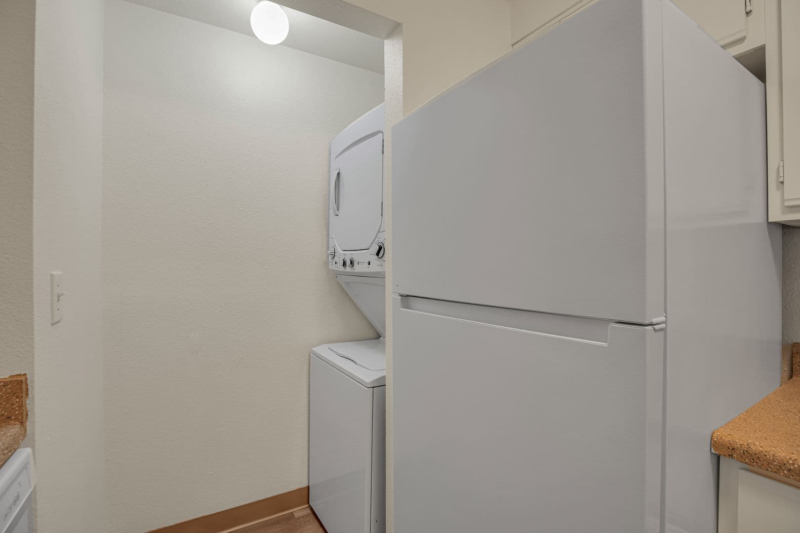 ALOHA Apartment: 2881 SW 182ND AVE.