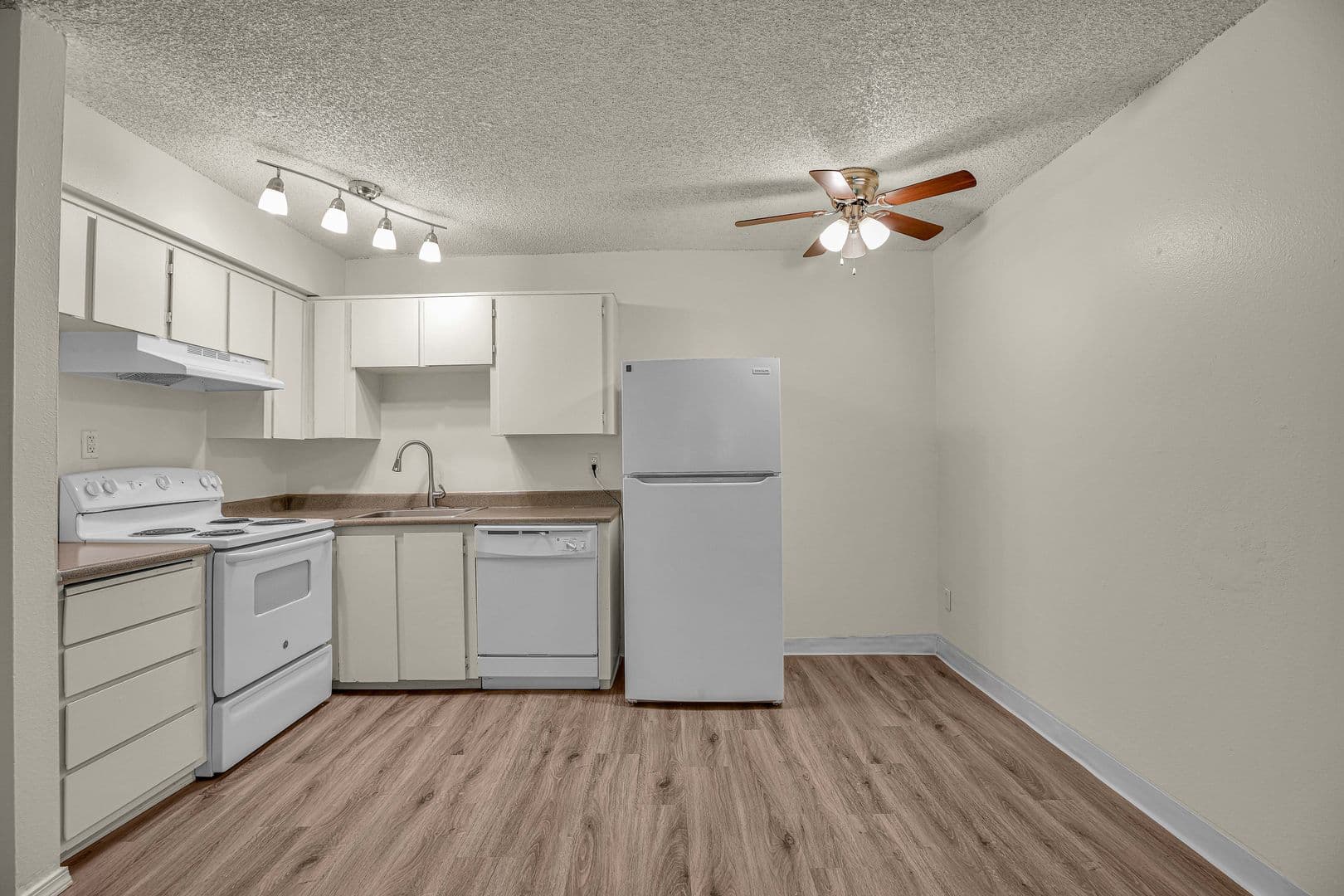 PORTLAND Apartment: 7740 SW 45TH