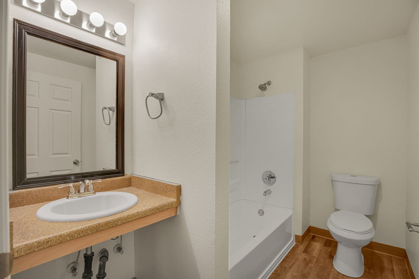 ALOHA Apartment: 2881 SW 182ND AVE.