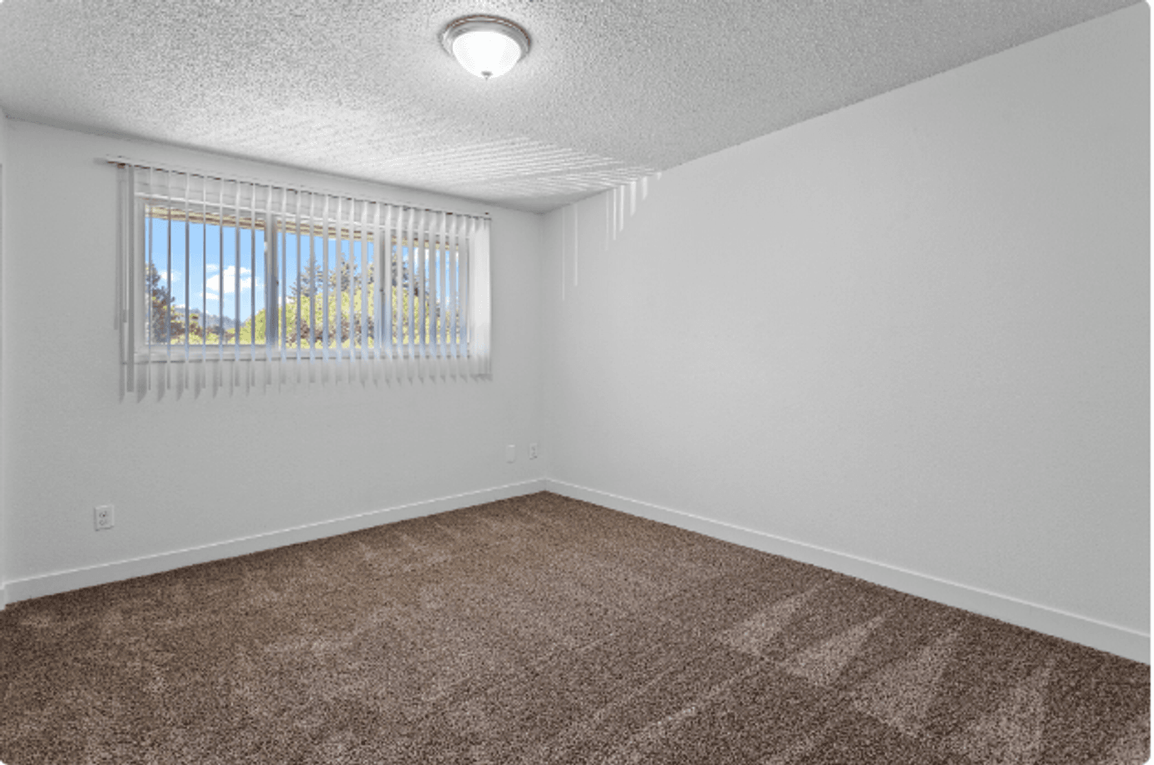 GRESHAM Apartment: 755 SE HOGAN RD
