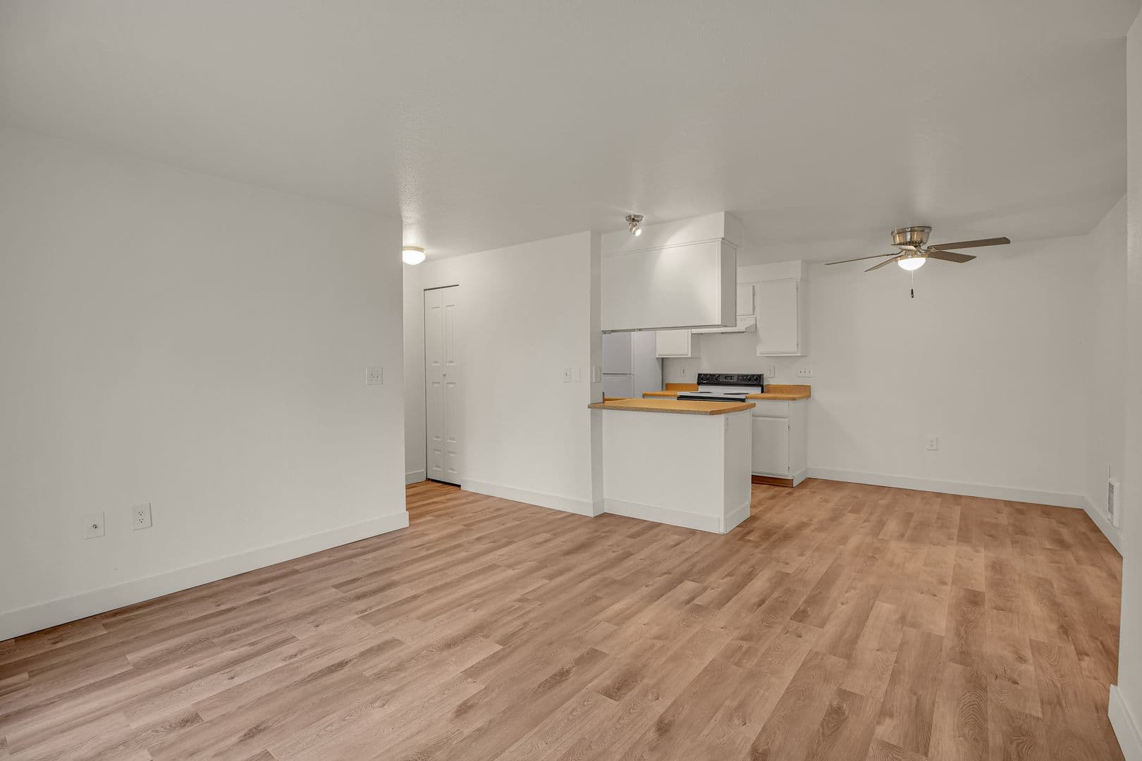 ALOHA Apartment: 2881 SW 182ND AVE.