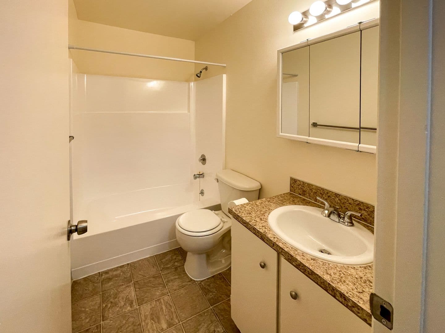 PORTLAND Apartment: 10800 SW BARBUR BLVD