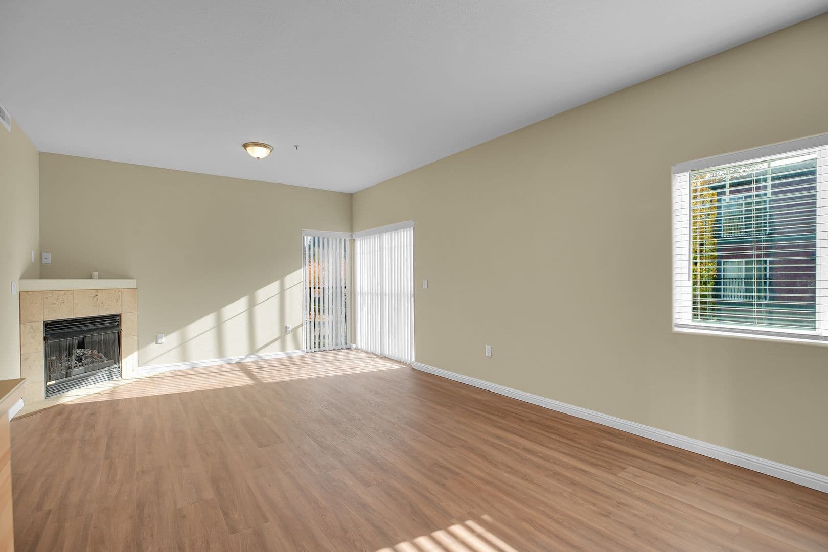 PORTLAND Apartment: 10038 SE DIVISION STREET