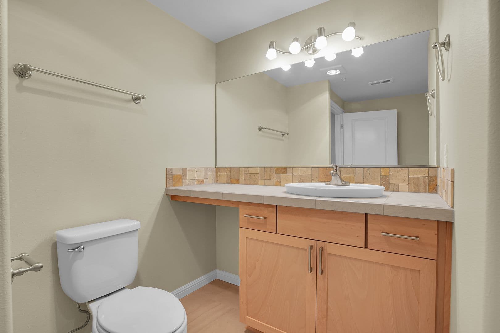 PORTLAND Apartment: 10038 SE DIVISION STREET