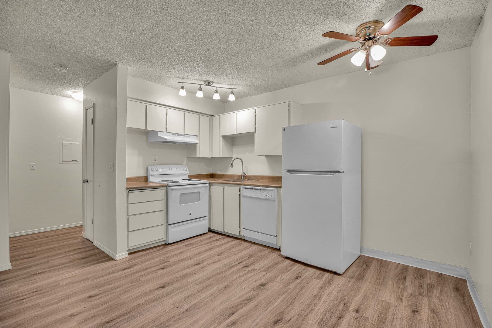PORTLAND Apartment: 7740 SW 45TH