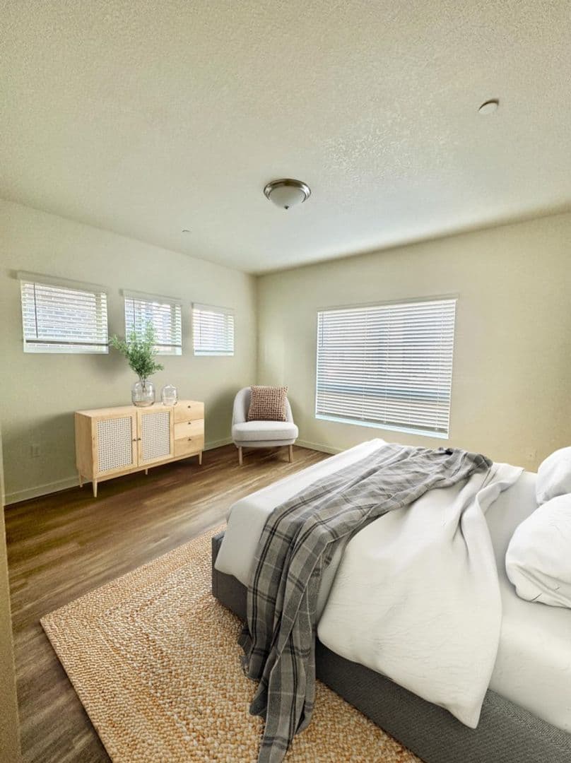 FAIRVIEW Apartment: 22025 NE HALSEY ST.